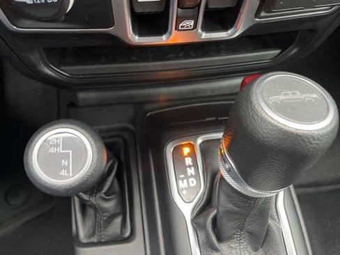 Used 2023 Jeep Gladiator Willys image 25