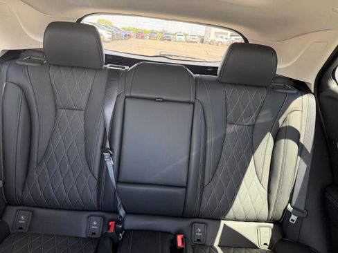 Used 2023 Buick Envision Avenir AWD/4WD image 27