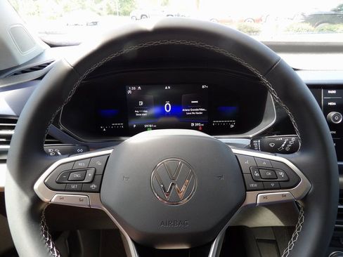 Used 2022 Volkswagen Taos SE image 12