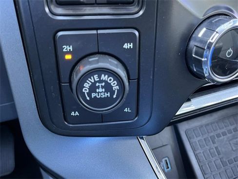 Used 2022 Ford F150 Lariat w/ Equipment Group 502A High image 37