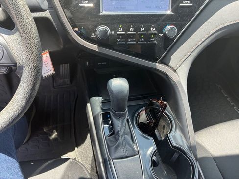Used 2019 Toyota Camry LE FWD image 11