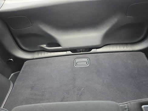 Used 2019 Jeep Cherokee Latitude w/ Cold Weather Group FWD image 20