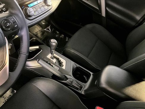 Used 2018 Toyota RAV4 XLE AWD/4WD image 17