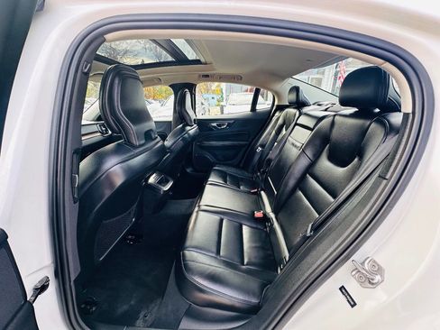 Used 2021 Volvo S60 T6 Momentum image 20