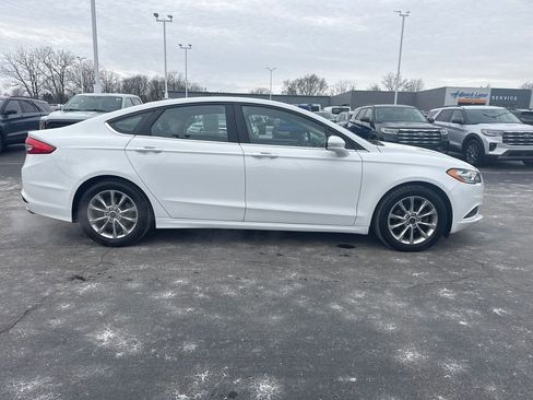 Used 2017 Ford Fusion SE w/ Fusion SE Technology Package image 6