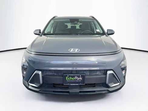 Used 2025 Hyundai Kona SEL FWD image 2