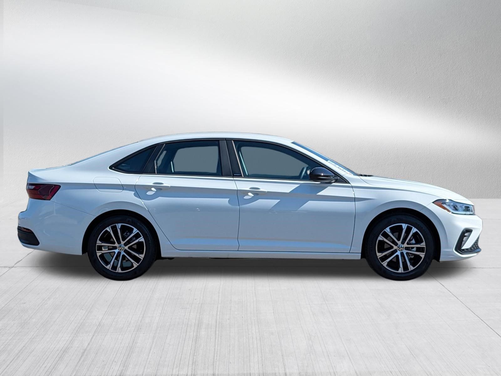Certified 2025 Volkswagen Jetta Sport FWD image 8