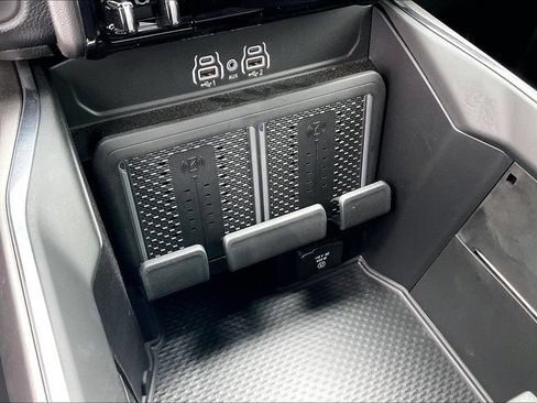 New 2026 RAM 2500 Laramie AWD/4WD image 15