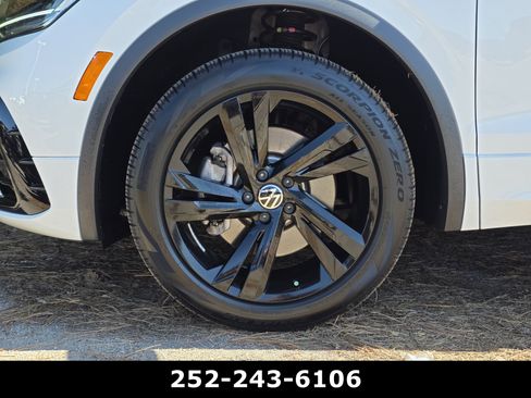 Used 2024 Volkswagen Tiguan SE R-Line AWD/4WD image 50