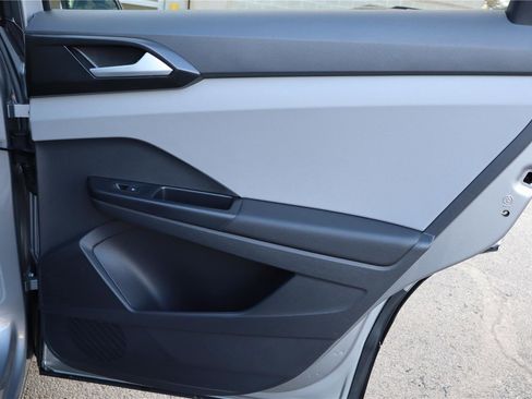 Certified 2023 Volkswagen Taos SE w/ Panoramic Sunroof Package image 31