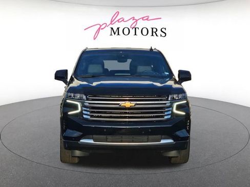 Used 2024 Chevrolet Suburban High Country AWD/4WD image 2