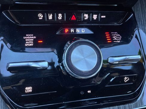 Used 2022 Jeep Wagoneer Series III w/ Flexible Seating Group image 14