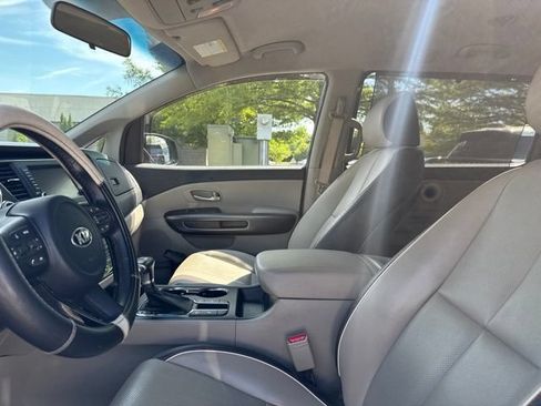 Used 2019 Kia Sedona EX FWD image 8