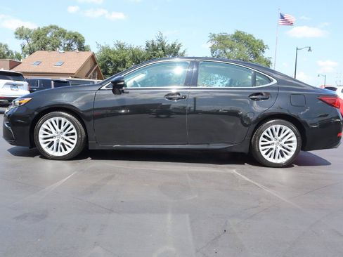 Used 2016 Lexus ES 350 w/ Ultra Luxury Package FWD image 2