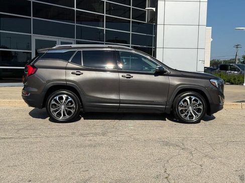 Used 2019 GMC Terrain SLT w/ Preferred Package AWD/4WD image 2