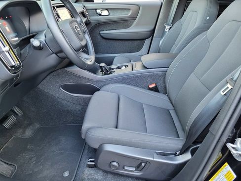 Used 2025 Volvo EX40 Core w/ Climate Package AWD/4WD image 18