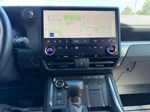 Used 2024 Lexus GX 550 w/ Accessory Package (Z1) AWD/4WD image 21