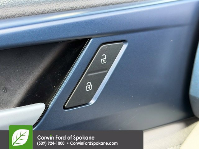 Used 2024 Volkswagen Taos SE w/ Panoramic Sunroof Package FWD image 21