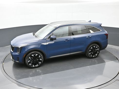 Used 2024 Kia Sorento EX w/ Panoramic Sunroof Package image 36