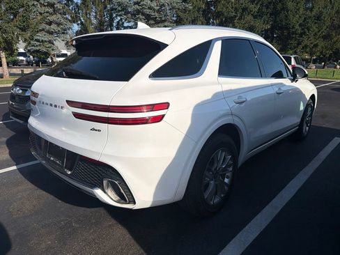 Used 2022 Genesis GV70 2.5T AWD/4WD image 3