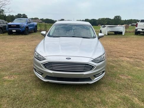 Used 2017 Ford Fusion SE w/ Equipment Group 201A FWD image 5