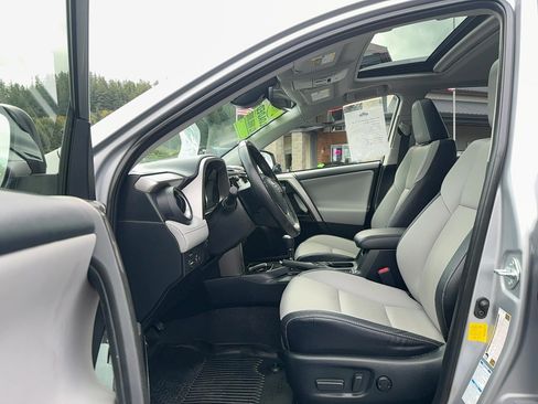 Used 2018 Toyota RAV4 Limited w/ Advanced Technology Package AWD/4WD image 11