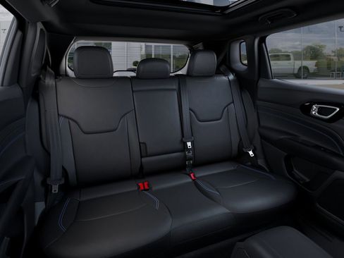 New 2025 Jeep Compass Limited w/ High Altitude Package image 15