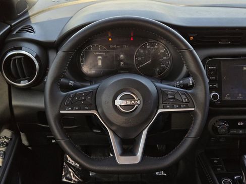 Used 2022 Nissan Kicks SR FWD image 26