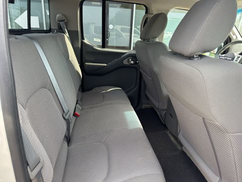 Used 2017 Nissan Frontier SV AWD/4WD image 13
