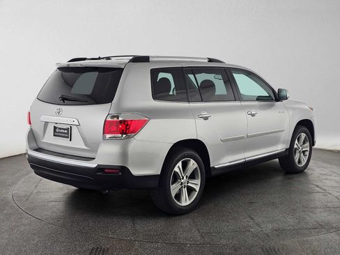 Used 2012 Toyota Highlander Limited w/ Tow Pkg FWD image 3