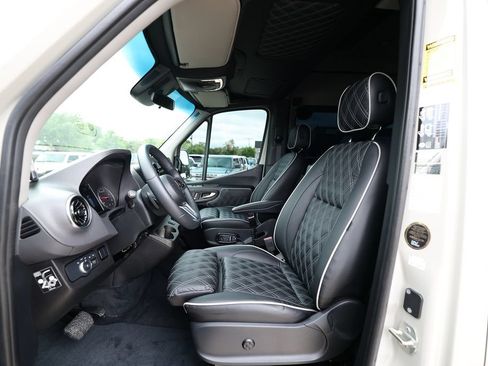 Used 2023 Mercedes-Benz Sprinter 3500 image 34