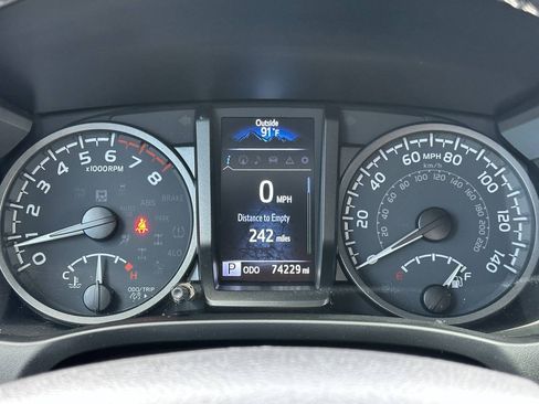Used 2021 Toyota Tacoma TRD Sport w/ Technology Package AWD/4WD image 39