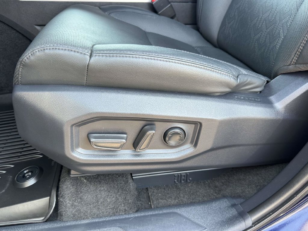 Used 2025 Toyota Sequoia Limited w/ Tow Technology Package AWD/4WD image 21