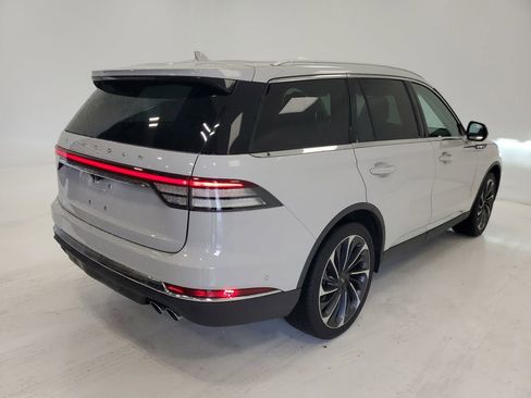 Used 2020 Lincoln Aviator Reserve w/ Equipment Group 202A image 6
