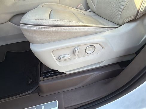 Used 2021 GMC Yukon Denali w/ Denali Premium Package image 12