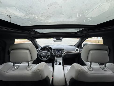 Used 2018 Jeep Grand Cherokee Limited image 27