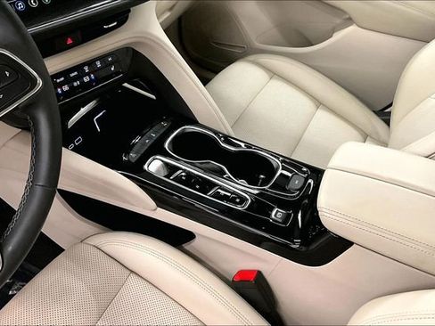 Used 2022 Buick Envision Essence w/ Safety Package image 15