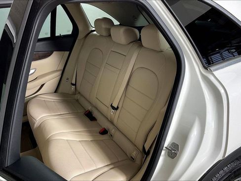 Used 2018 Mercedes-Benz GLC 300 4MATIC image 25