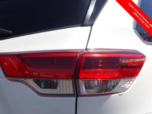 Used 2017 Toyota Highlander Limited Platinum AWD/4WD image 8
