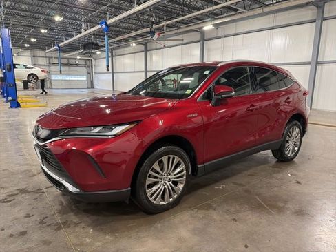 Used 2021 Toyota Venza XLE w/ Softex Package image 2