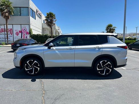 Used 2024 Mitsubishi Outlander AWD image 5