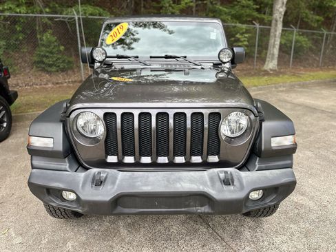 Used 2019 Jeep Wrangler Unlimited Sport S image 2