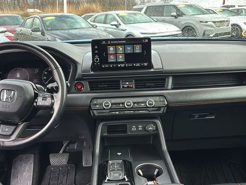 Used 2024 Honda Pilot TrailSport image 12