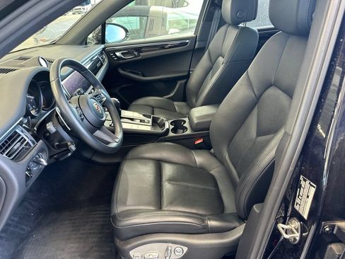 Certified 2023 Porsche Macan AWD/4WD image 2