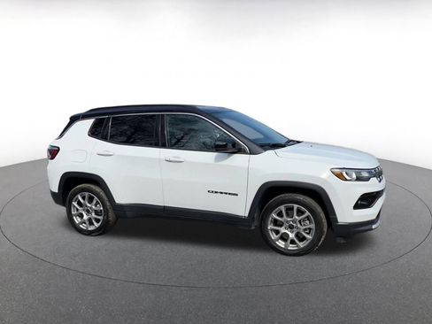 Used 2025 Jeep Compass Limited image 2