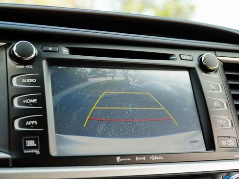 Used 2017 Toyota Highlander Limited image 20