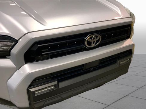 Used 2025 Toyota 4Runner SR5 AWD/4WD image 30
