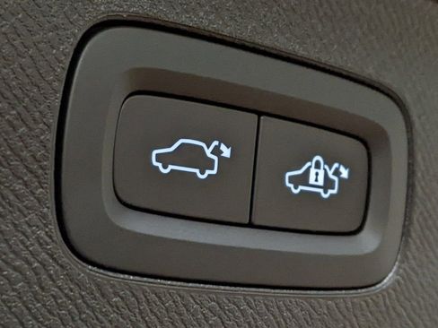 New 2026 Volvo XC90 B6 Ultra image 32