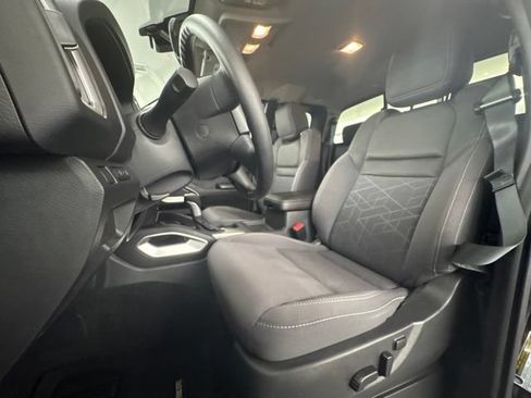 Used 2025 Nissan Frontier SV RWD image 17