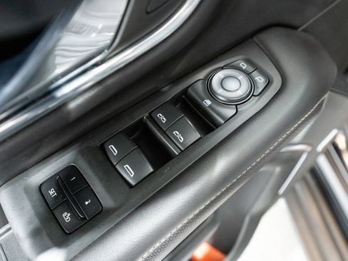 Used 2023 GMC Yukon SLT image 14